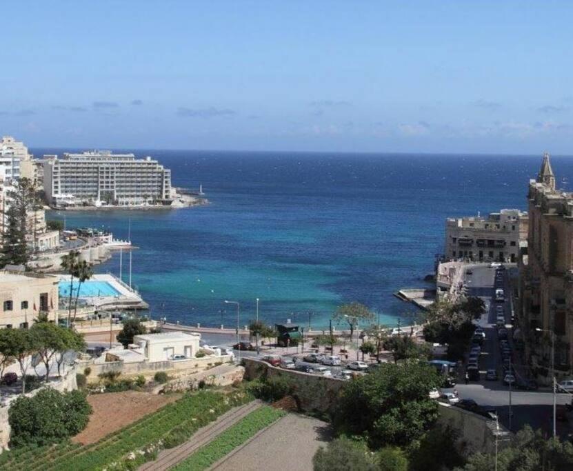 1 Bedrm Seaview Balluta Bay Appartement *