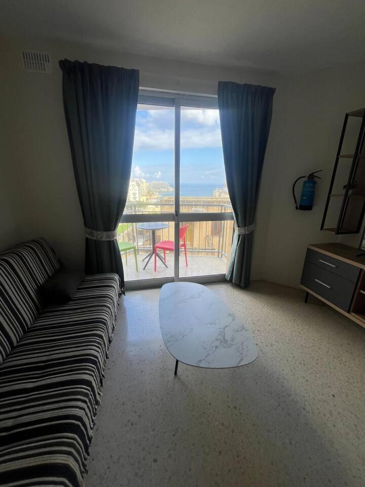 1 Bedrm Seaview Balluta Bay Appartement